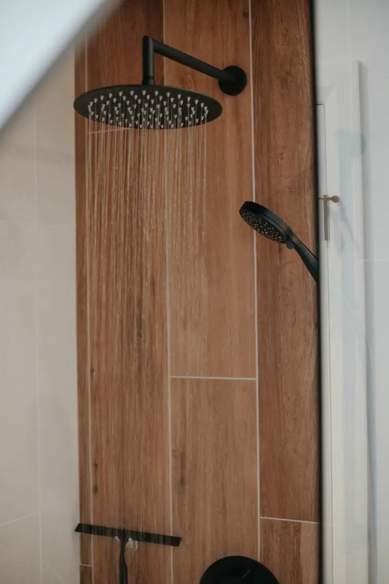 Douche en tuile effet bois — Projet Brousseau